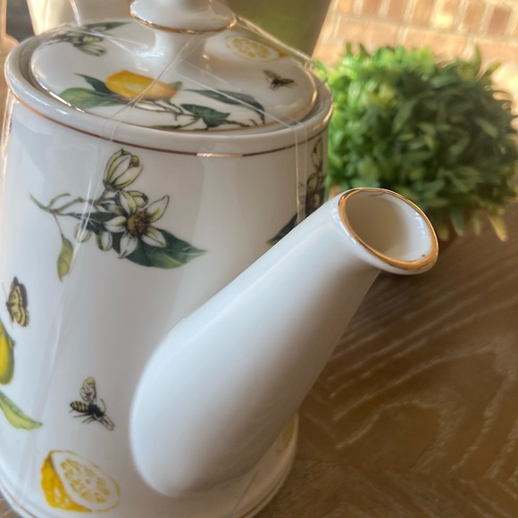 NEW! Cottage Lemon & Butterfly Honey Bee Porcelain Tea Pot - Picture 9 of 12